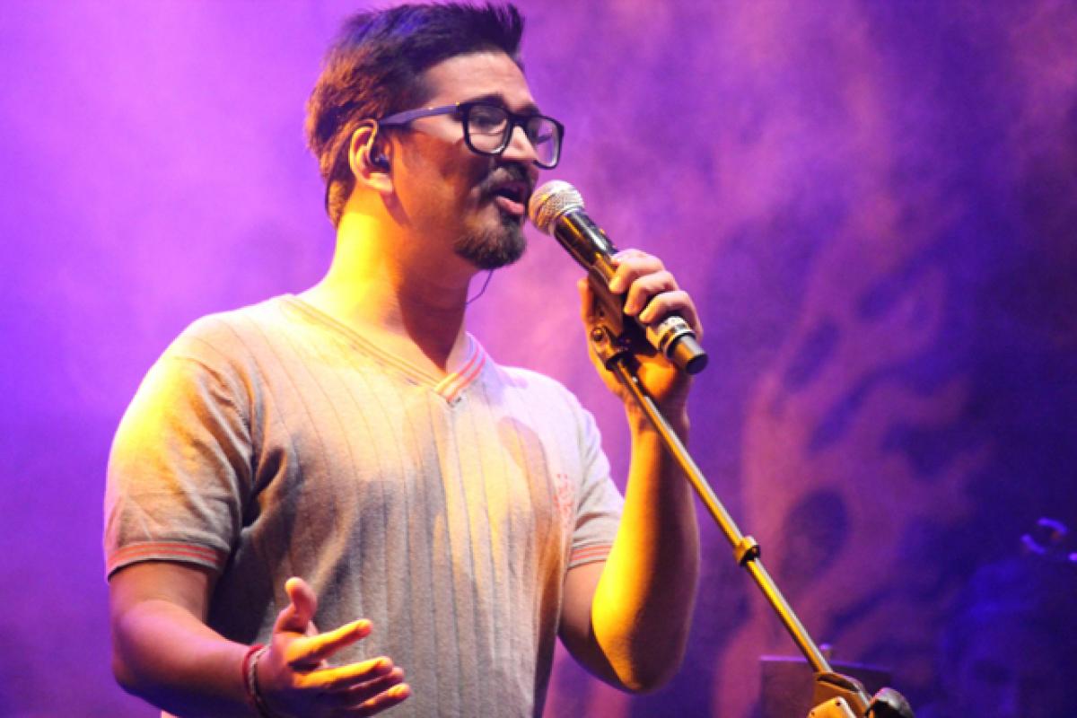 I love performing live: Amit Trivedi